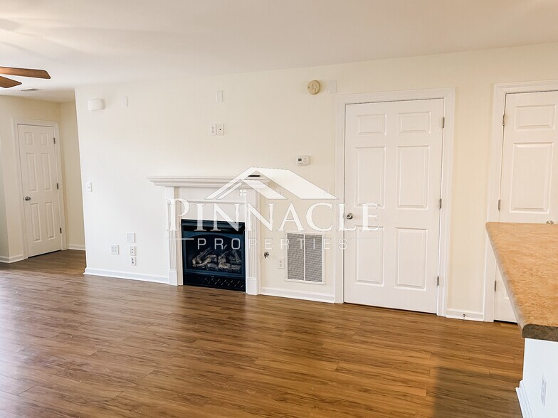 Building Photo - 208 Colonnade St