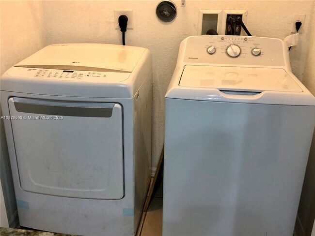 Building Photo - 2991 NW 30th Pl