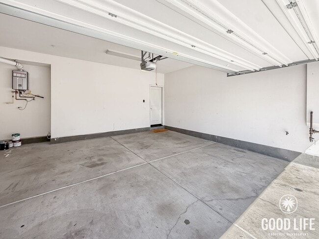 Building Photo - Stunning 4B/3BA house in San Elijo Hills!