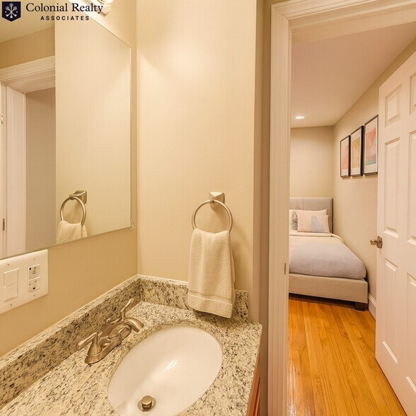 Building Photo - 68 Egmont St