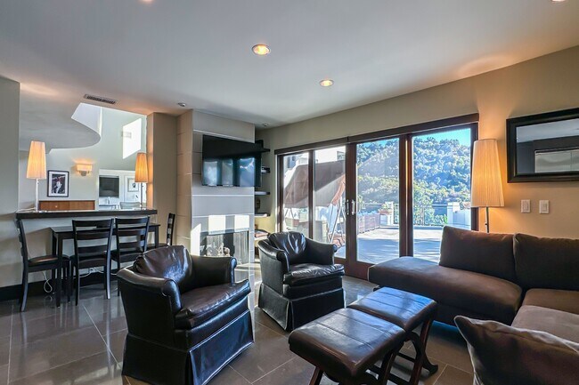 Building Photo - 11470 Dona Evita Dr