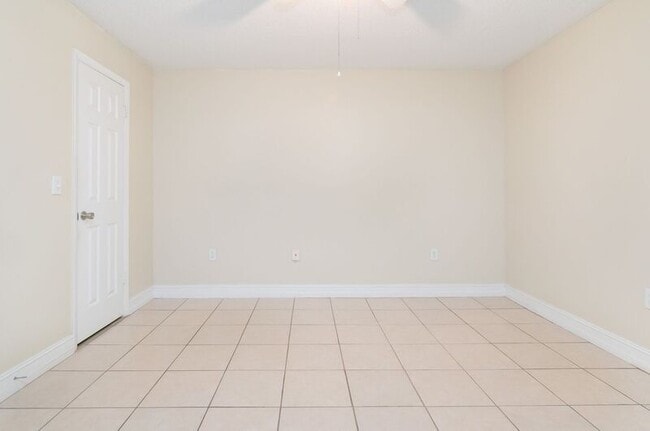 Building Photo - 974 Leeward Pl