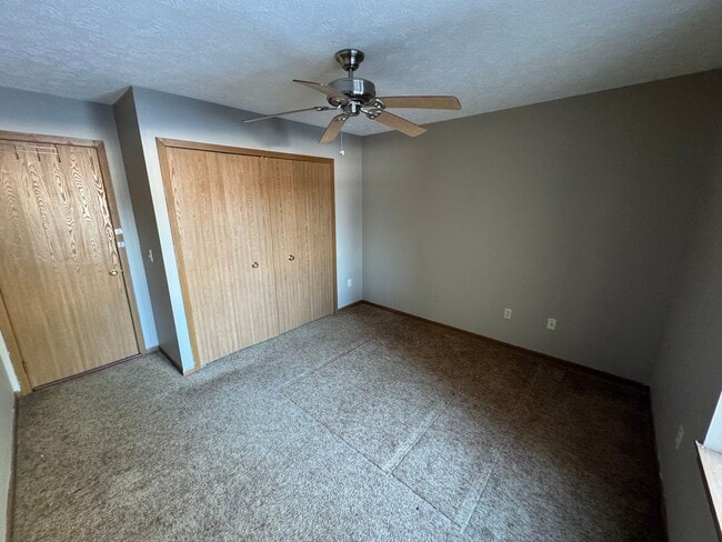 Building Photo - 8611 Scenicview Dr