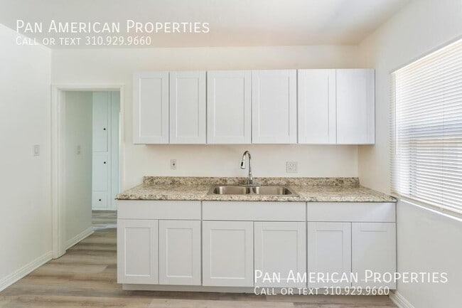 Building Photo - 546 W D St