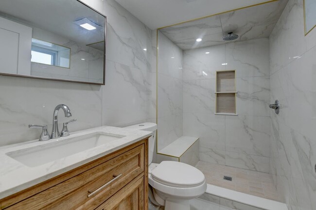 Building Photo - 815 3rd St
