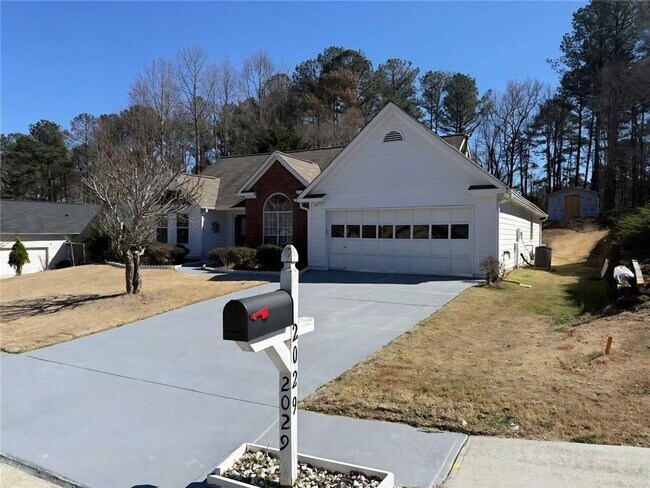 Building Photo - 2029 Manor Oak Ln NE