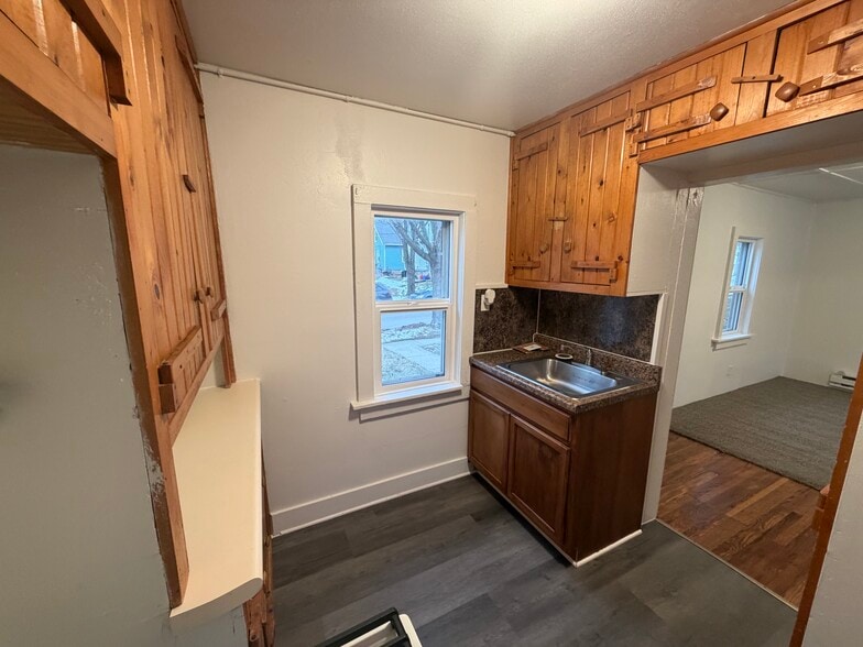 Kitchen - 6318 W Grant St