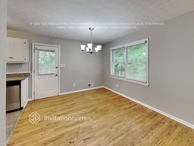 Building Photo - 4414 Lamar Dr