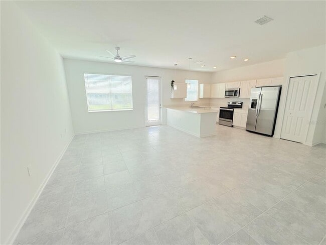 Building Photo - 393 Bogey Dr