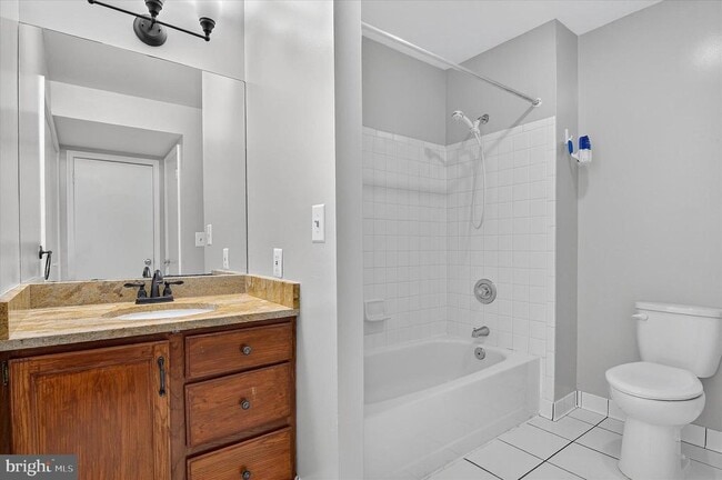 Building Photo - 18 Dudley Ct