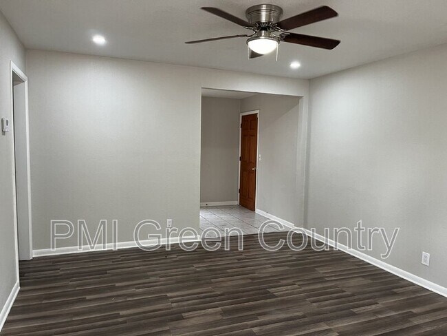 Building Photo - 4416 N Detroit Pl