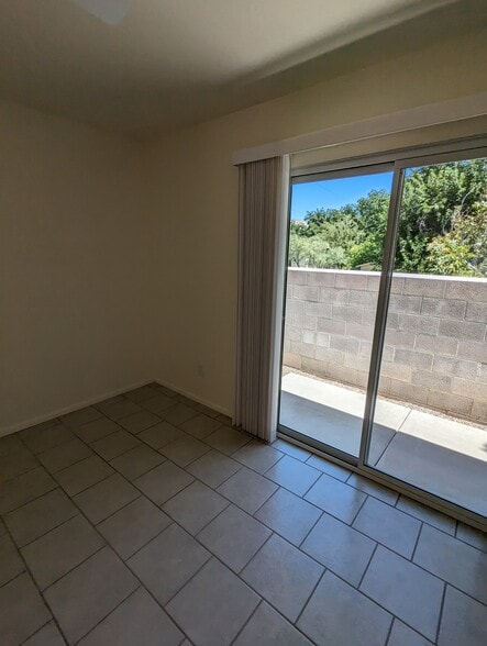 Building Photo - 90 E Cliff House Dr