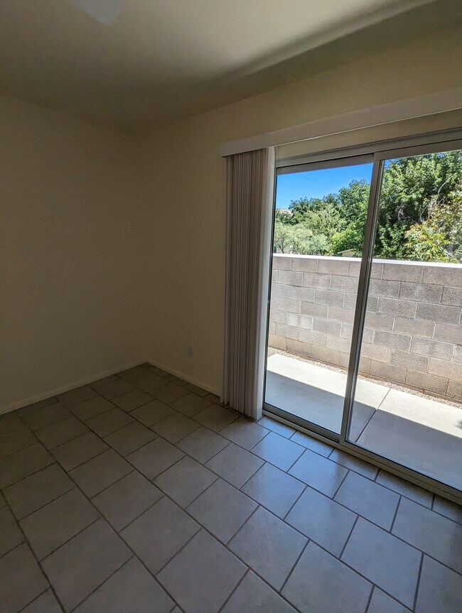 Building Photo - 90 E Cliff House Dr