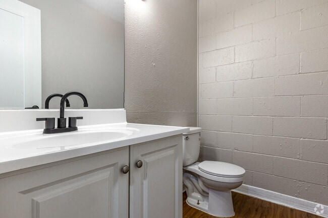 2BR, 1.5BA - 906SF - Spanish Timbers