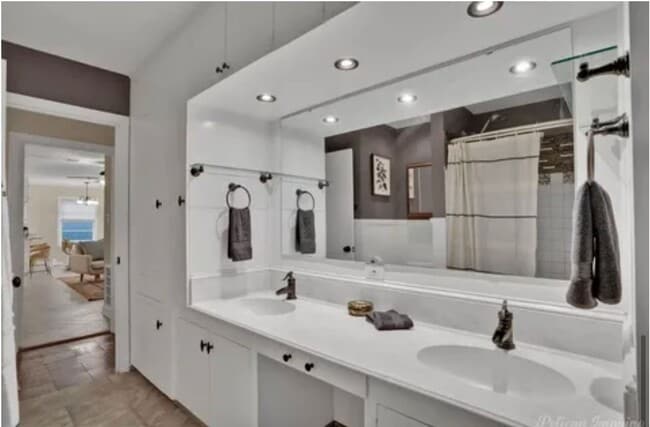 Building Photo - Coming Soon In Broadmoor!!