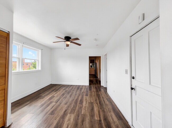 Building Photo - 9046 S Brandon Ave