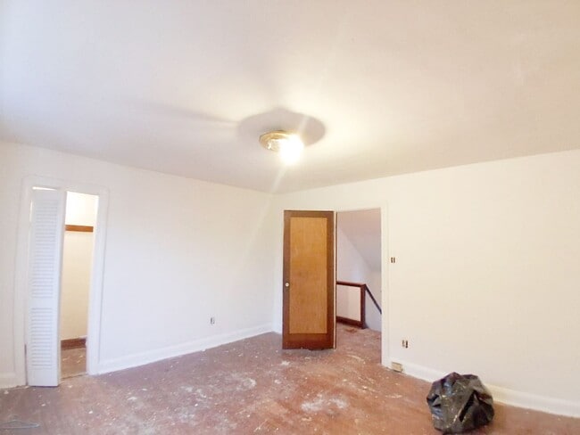 Building Photo - 3 BED, 1 BATH BEAUTIFUL SINGLE-FAMILY HOME IN CLEVELAND!