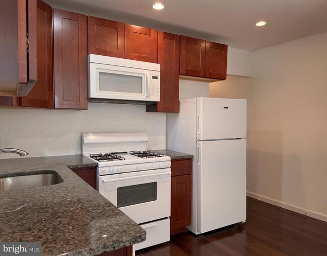 Building Photo - 545 Christian St