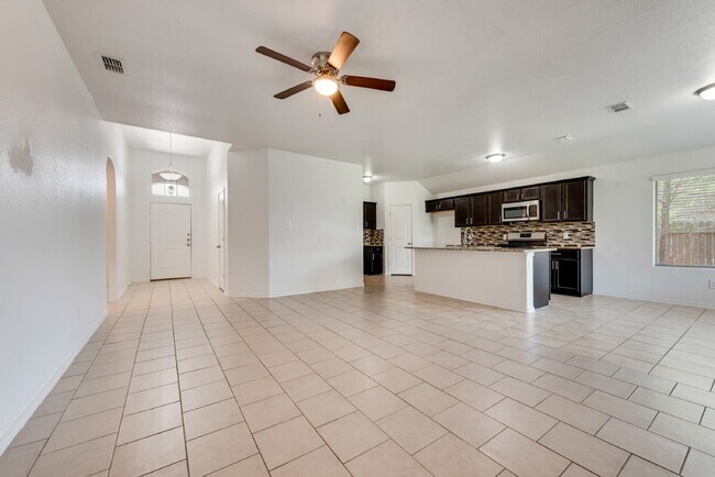 Building Photo - Attractive 4-Bedroom Home in Villages of Eagle Mountain!