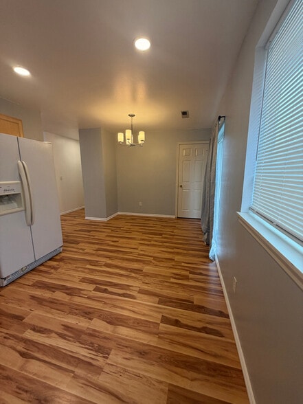 Building Photo - 223 Ivy St SE