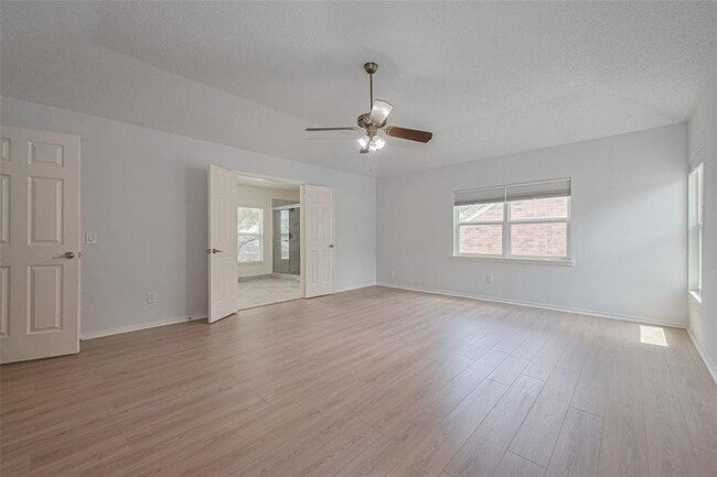 Building Photo - 3131 Double Lake Dr