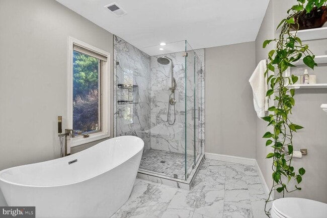 Building Photo - 3227 Ellicott St NW