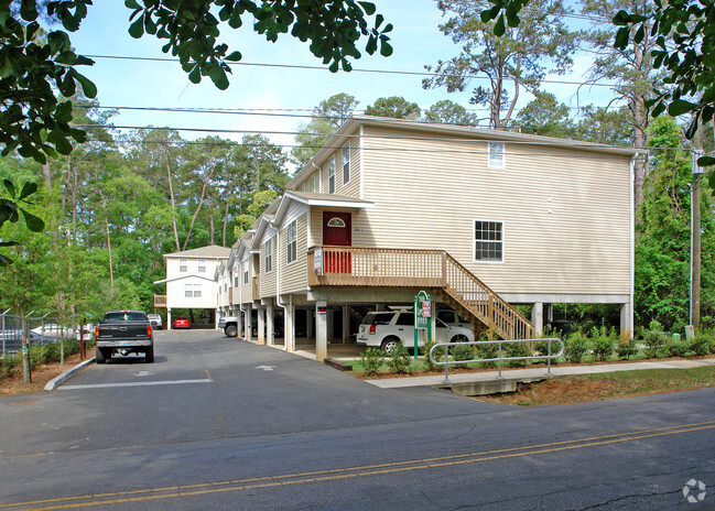 Building Photo - Lipona Pines