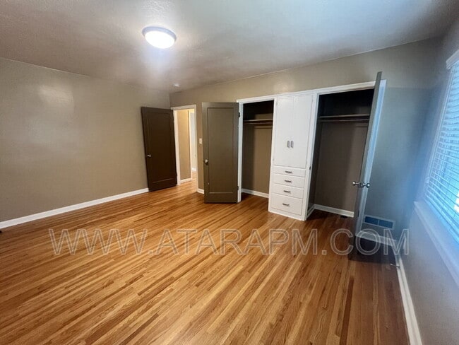 Building Photo - 871 Foothill Dr