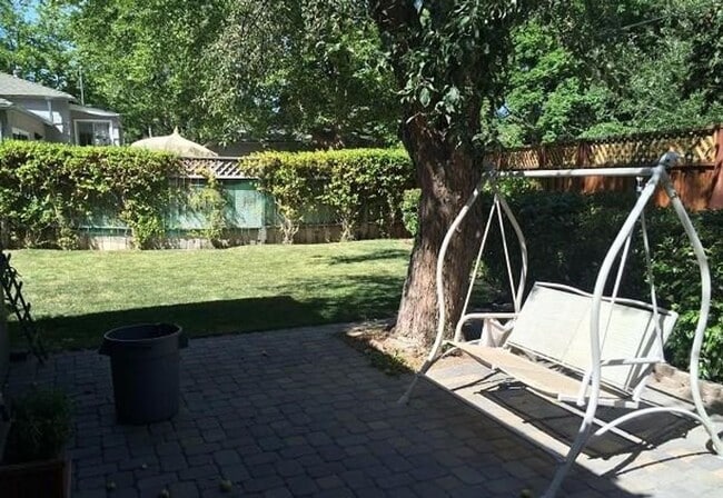 Building Photo - CLOSE TO UNR - HARDWOOD FLOORS - FENCED BA...