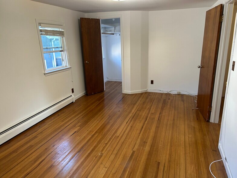 Master bedroom - 28 S Eckar St