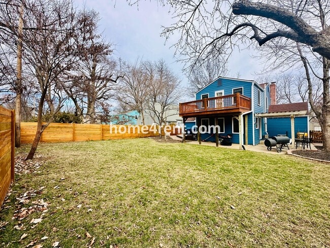 Building Photo - Charming, Prairie Village Home in a Quiet Neighborhood with Wood Floors and a Fenced Yard!