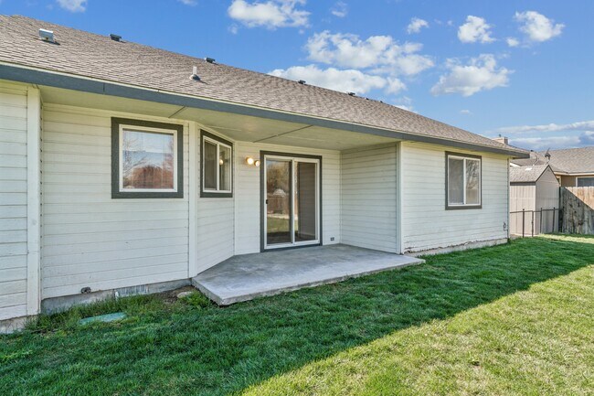 Building Photo - 8210 Waterside Ave