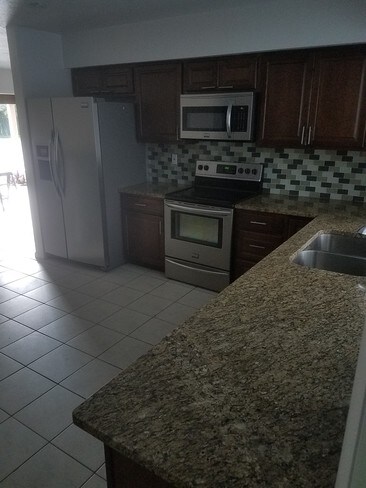 Primary Photo - 481 SW 58th Ave