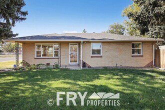 Building Photo - Brick Ranch Home Near Olde Town