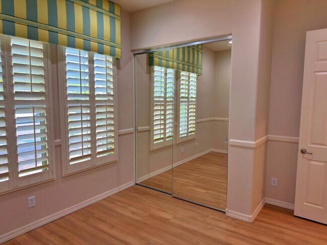 Building Photo - 737 E Charlevoix Ave