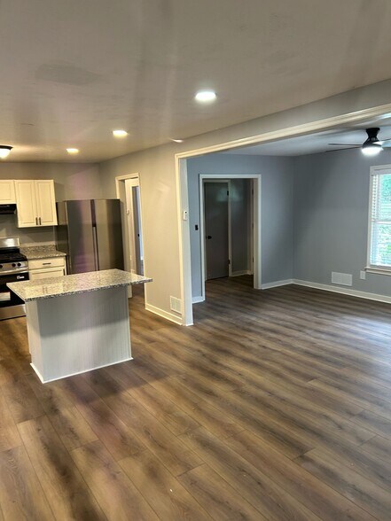 Building Photo - 2814 Bomar Road