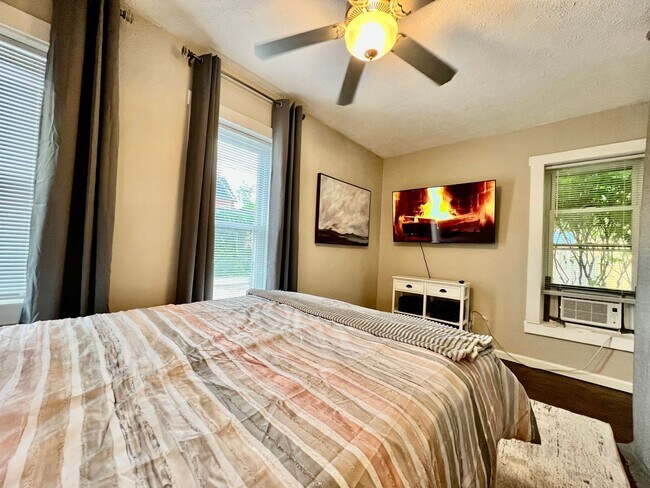 Building Photo - 1 Bd Hide away Historic Dayton, Oh Oregon District