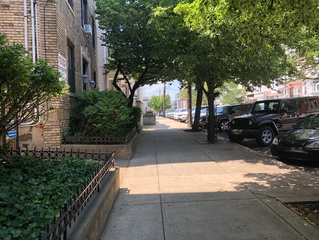 Building Photo - 7 Laidlaw Ave