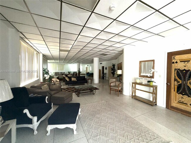 Building Photo - 9700 E Bay Harbor Dr