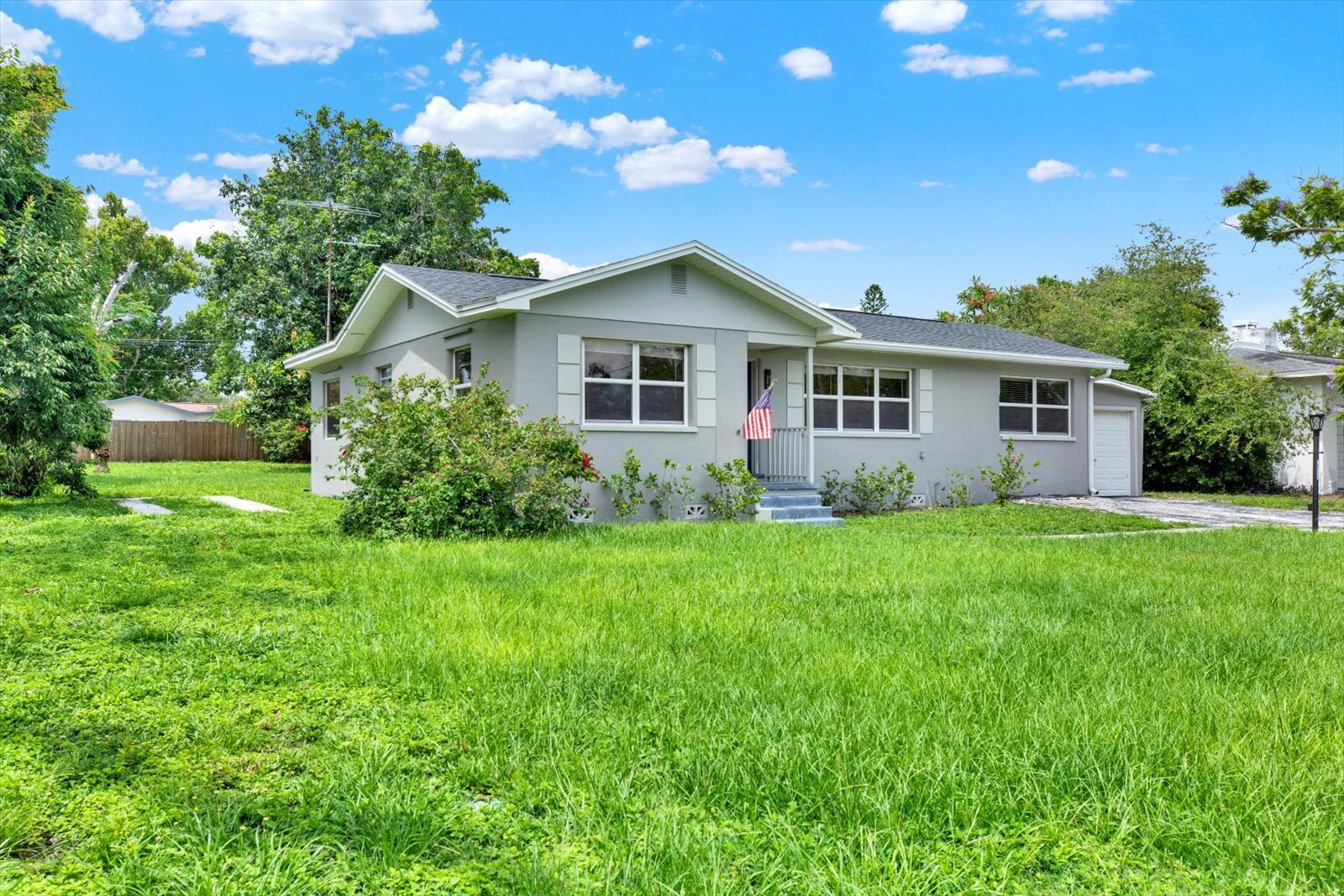 Building Photo - 10711 Seminole Dr N