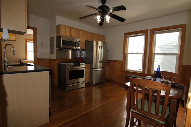 Building Photo - 139 Marcella St