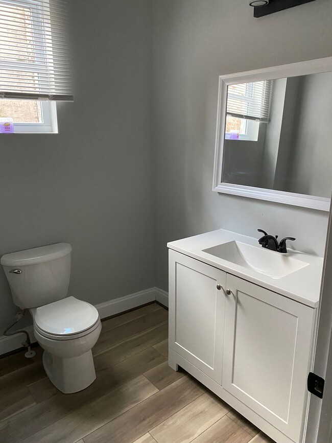 Building Photo - 1233 N Luzerne Ave