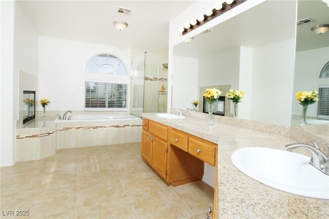 Building Photo - 2830 Via Stella St