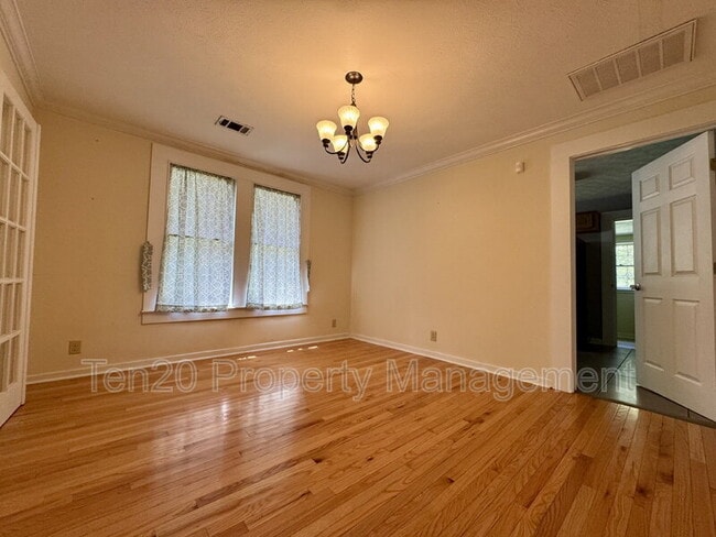 Building Photo - 1507 14th Ct