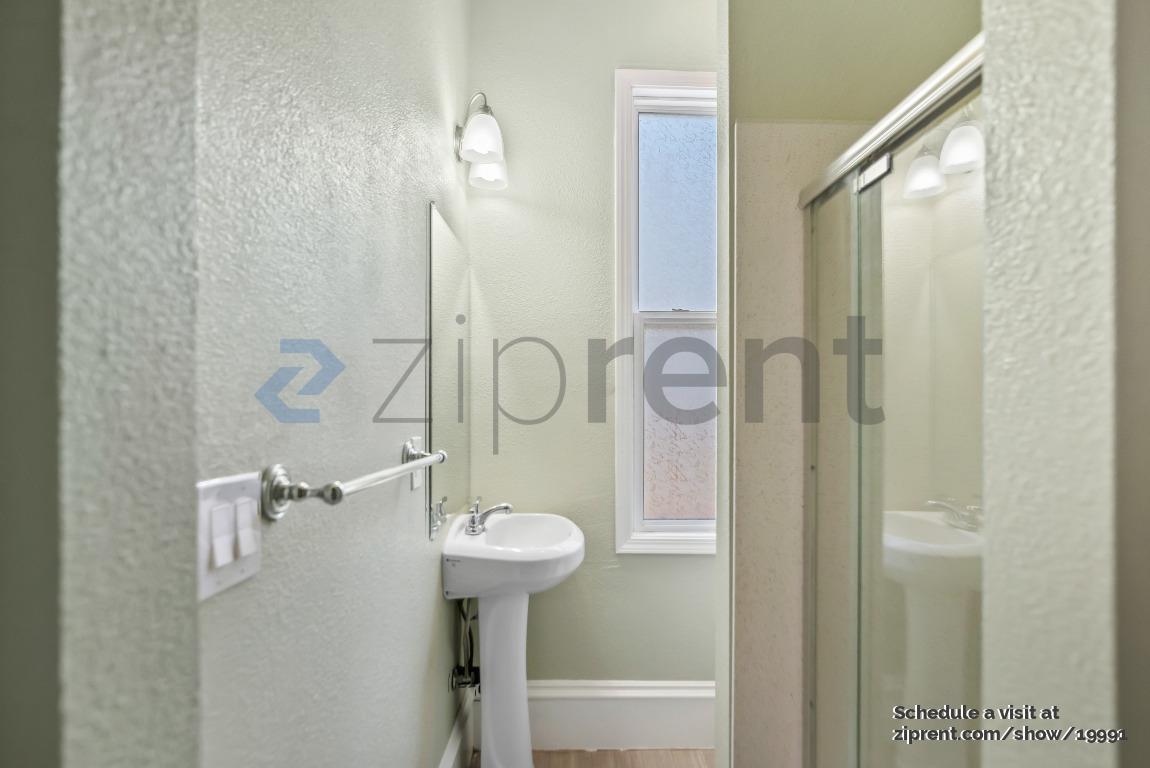 Building Photo - 142 N 15th St