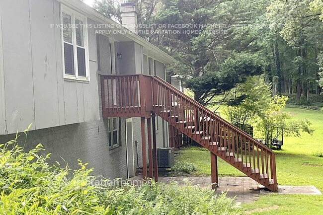 Building Photo - 246 Sandra Dr NW