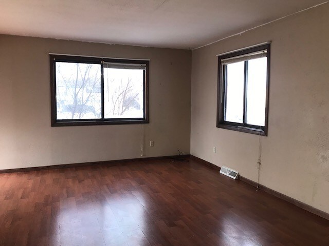 Primary Photo - 2 BD Duplex for Rent