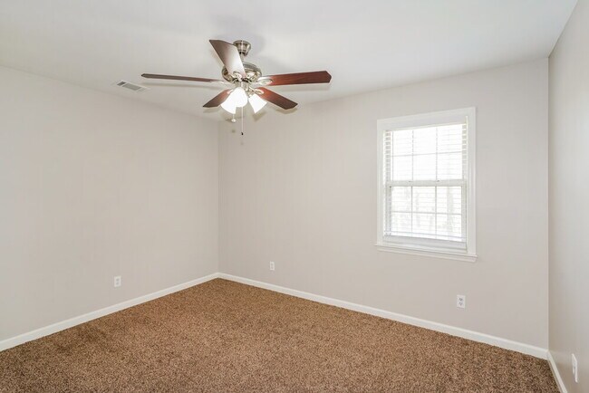Building Photo - 116 Sunset Cir