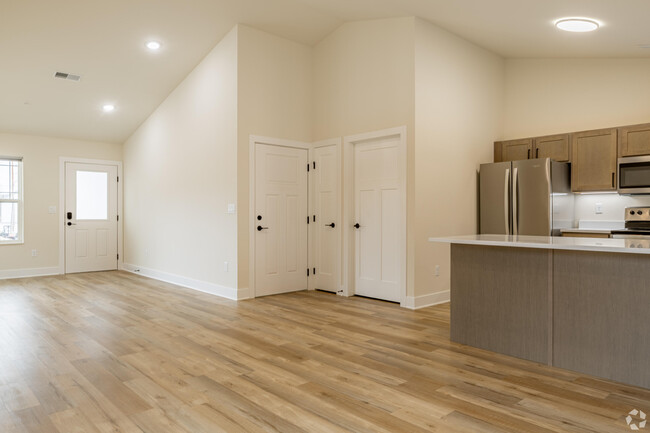 Building Photo - 117 Eiche Dr