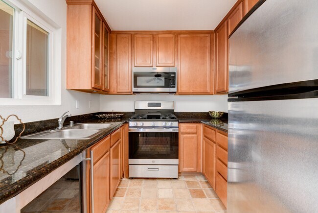 Building Photo - 526 Calle Montecito